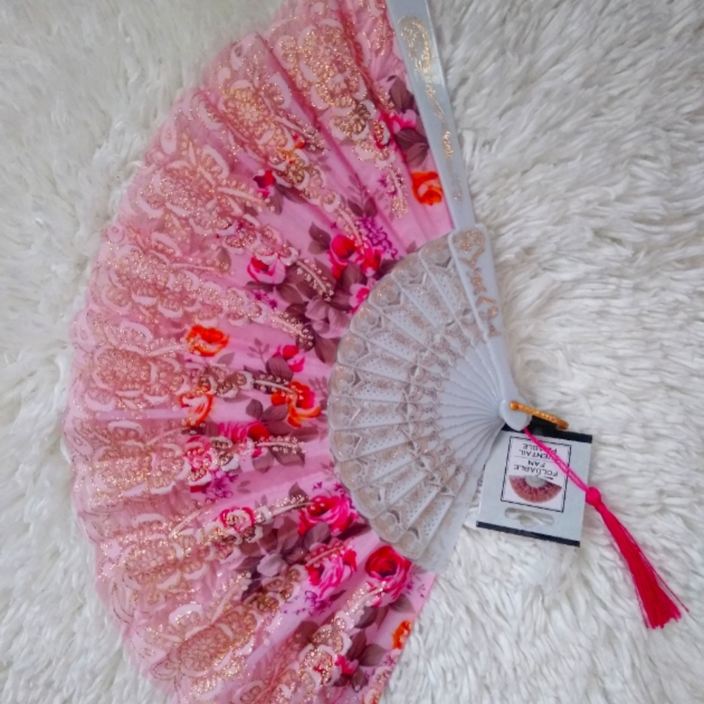 2/$10✦SALE ✦ Beautiful Lady’s DELUXE FOLDABLE Fan w/Stand! - Picture 2 of 3